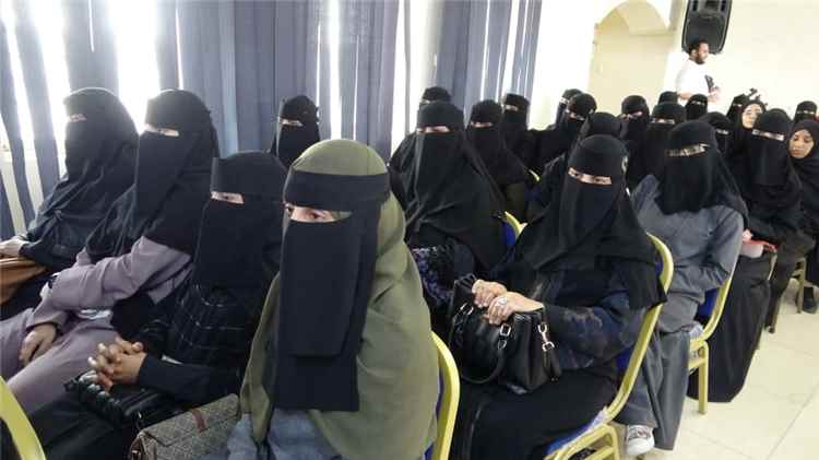 محافظ تعز يدشن مشروع بناء وتعزيز قدرات 121 منظمة ومبادرة شبابية