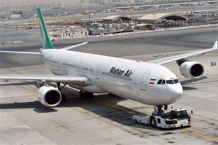 تطور خطير.. مجلي يكشف تفاصيل ما حملته الطائرة الإيرانية إلى مطار صنعاء