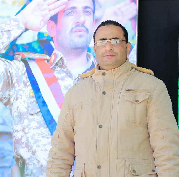 إعلامي موالٍ للحـ.ـوثيين يطلق صرخة مؤلمة: "أنا جائع... وأطفالي ينامون بلا طعام"