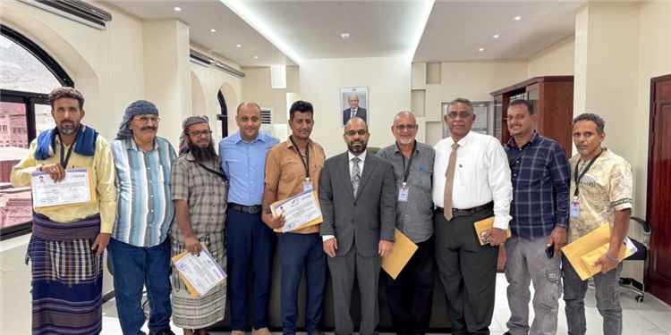 وزير الاتصالات يكرم الفريق الفني لإعادة خدمة الاتصالات بسنترال المنصورة