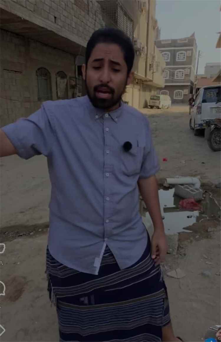 عدن.. سكان في بئر فضل يناشدون باستكمال ربط منطقتهم بشبكة الصرف الصحي بعد عام ونصف من الانتظار