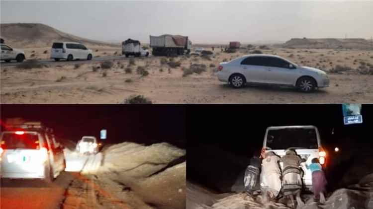 الرمال المتحركة تقطع خط شبوة - المكلا في مديرية رضوم