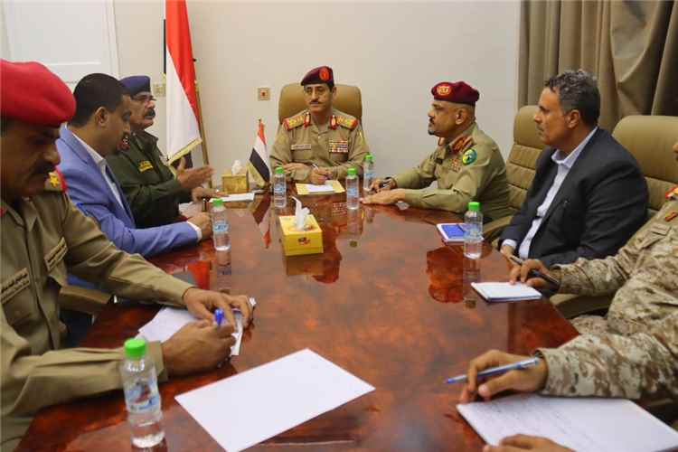 وزير الدفاع يترأس اجتماعا للجنة الأمنية العليا في عدن