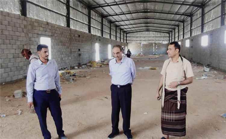 الأمين العام يتفقد مستوى الإنجاز في مشروع قاعات وورش كلية المجتمع بشبوة