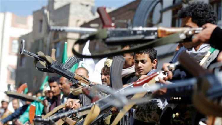 مسؤول حكومي: الحوثيون وإيران يسعيان لفرض وصاية عنصرية وإغراق اليمن في صراعات لا تنتهي