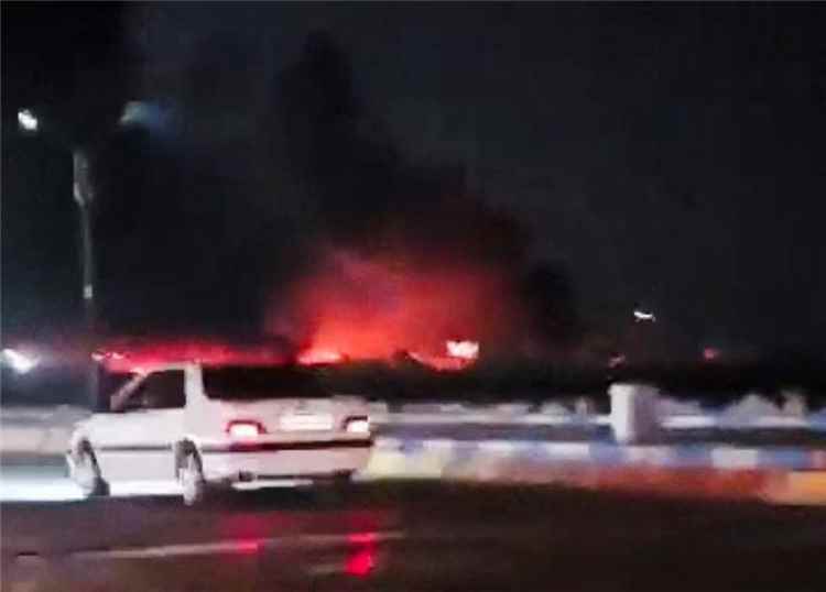 إيران تستهدف مواقع في البحرين والكويت بعد ضربات أمريكية