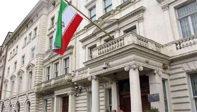 بريطانيا تستدعي سفير إيران بسبب طعن صحفي في لندن