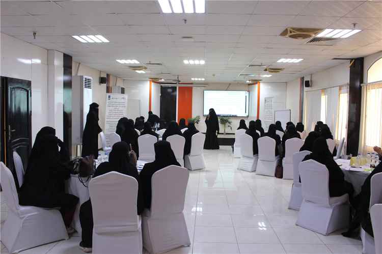 بدعم هولندي.. مؤسسة الأمل تطلق مشروعًا لتمكين 39 إمرأة من القيادات النسائية النقابية في حضرموت