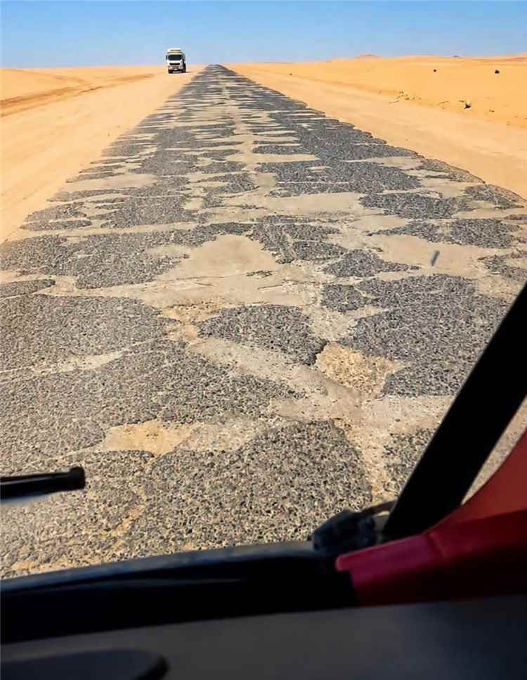 مصرع خمسة شبان وإصابة آخرين في حادث مروري مروع بطريق مأرب – صافر – الرويك