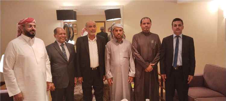 الصبيحي يؤكد دعم الحوار الجنوبي خلال لقائه قيادة المجلس الثوري في الرياض