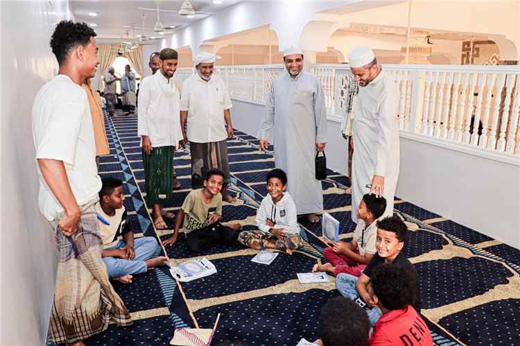 مدير عام أوقاف وإرشاد ساحل حضرموت يطلع على سير الدورات الصيفية بمديرية غيل باوزير