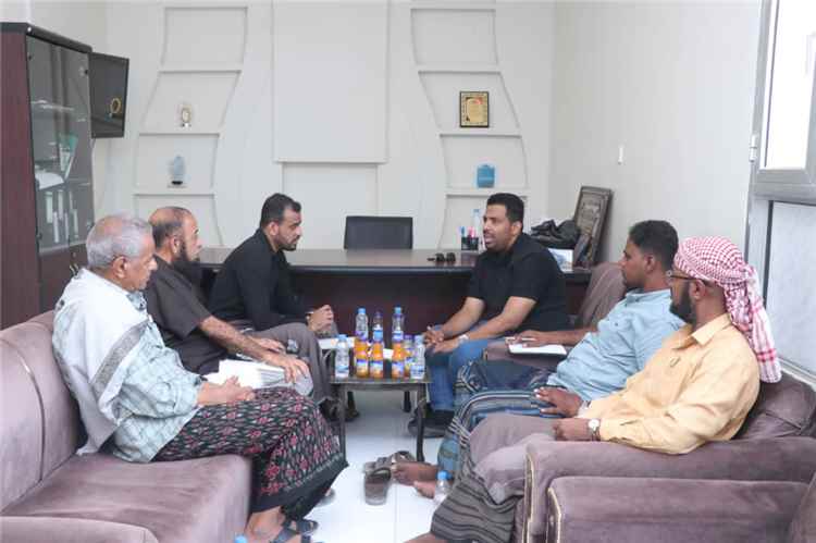 مدير عام مكتب الصحة العامة والسكان بساحل حضرموت يلتقي مدير مكتب الصحة بالشحر ولجنة المخيمات الطبية