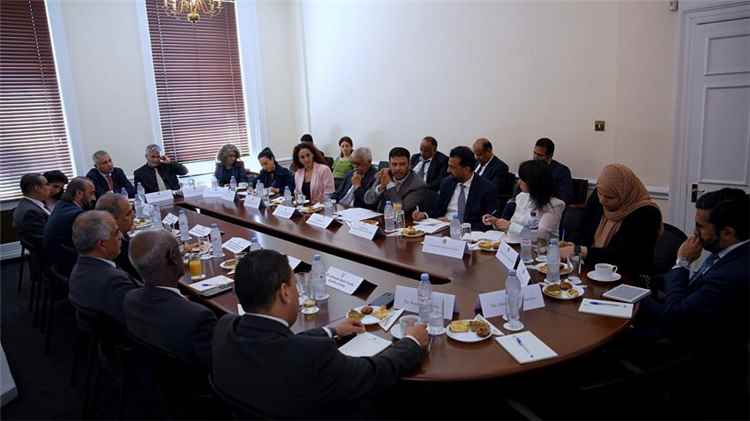 الدكتور عبدالله العليمي يبحث مع السفراء العرب في لندن تطورات الأوضاع في اليمن وتعزيز التنسيق الدبلوماسي
