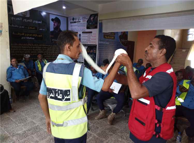 جمعية الهلال الأحمر اليمني فرع لحج تنظم دورة في الإسعافات الأولية لمنتسبي شرطة السير بدعم من الصليب الأحمر النرويجي