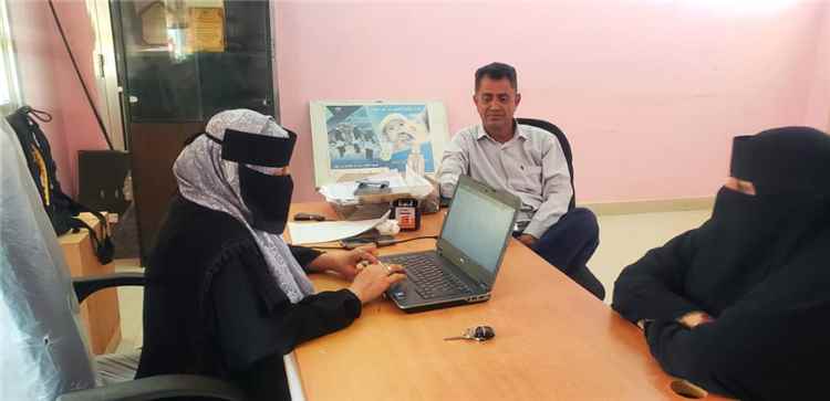 إشراف مباشر من مدير مكتب الصحة بلحج على استقبال متطوعات مشروع التغيير المجتمعي التغذوي في الحوطة والمسيمير