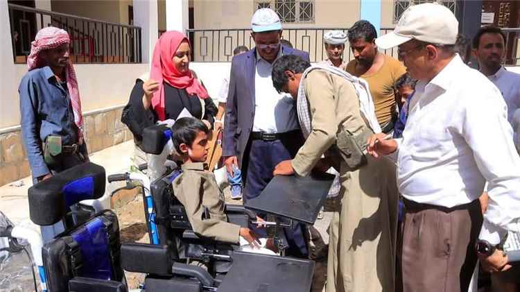 توزيع أجهزة وأدوات مساعدة للطلاب ذوي الإعاقة في 50 مدرسة بمحافظة مأرب
