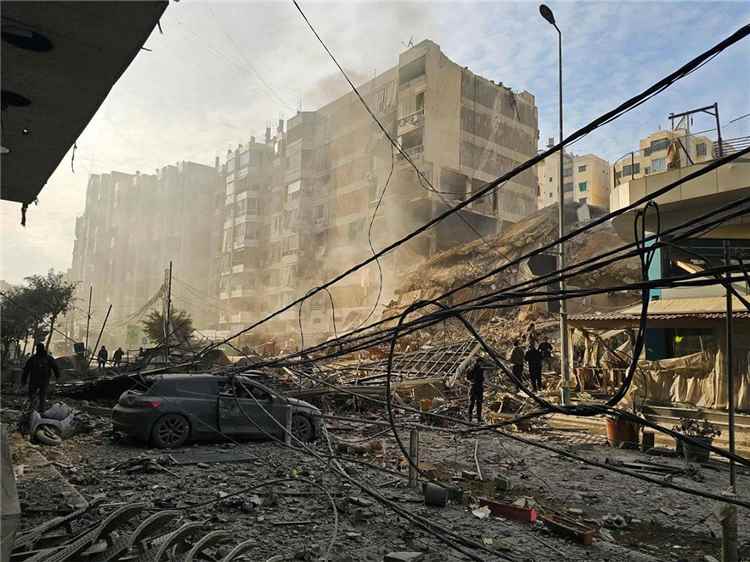 إصابة ثلاثة صحفيين فلسطينيين في قصف الاحتلال الإسرائيلي على مدينة غزة