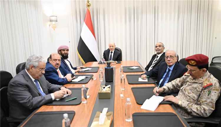 مجلس الدفاع الوطني يحمل المليشيات الحوثية والنظام الإيراني تبعات التصعيد ويقر إجراءات شاملة لحماية السيادة