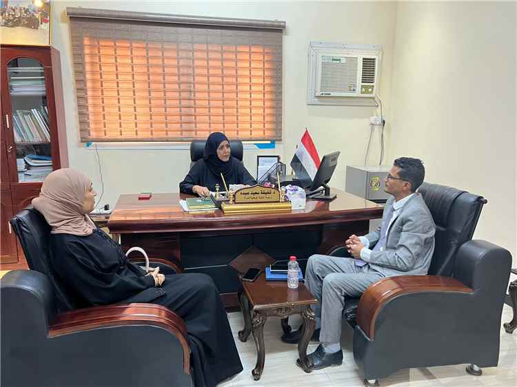 عدن.. رئيسة اللجنة الوطنية للمرأة تبحث مع مؤسسة