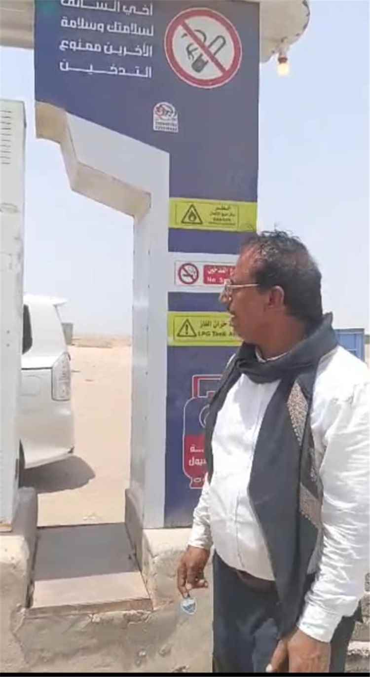 مكتب الصناعة والتجارة بمديرية تبن يضبط محطتي غاز مخالفتين للتسعيرة الرسمية خلال حملة رقابية ميدانية
