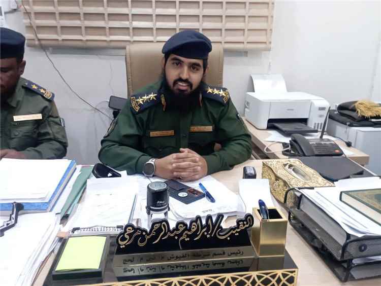 مدير شرطة الفيوش يعزي الشيخ حسين الصلاحي في استشهاد نجله وأحد مرافقيه