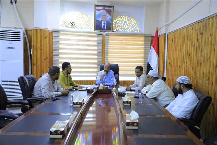 الوكيل بارباع يعتمد اتفاقية توريد قطع غيار لمحطات التوليد بوادي حضرموت