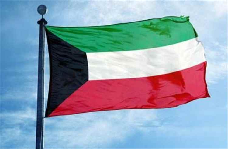 الكويت تعلن السيطرة على حريق اندلع إثر هجمات إيرانية
