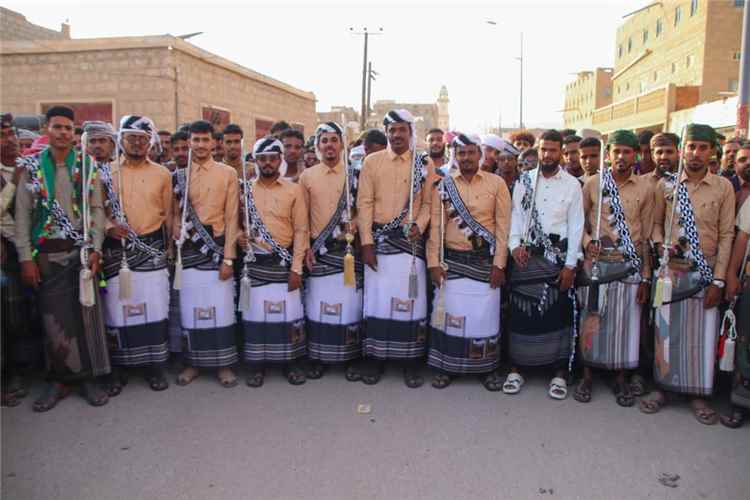 زفاف جماعي لـ24 عريسًا وعروسًا في مدينة الروضة وسط حضور رسمي وشعبي كبير