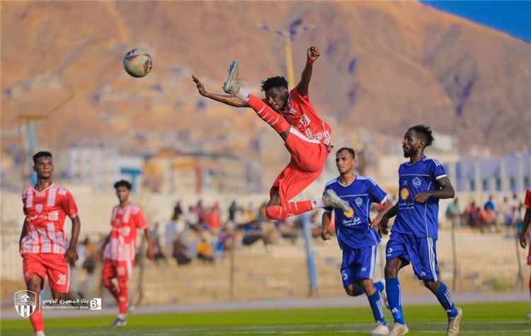 شعب حضرموت يتخطى هلال الحديدة بثلاثية نظيفة ويحافظ على صدارة الدوري