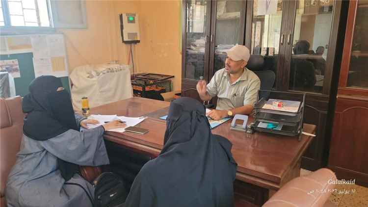 لحج.. مدير عام المسيمير يلتقي مسؤولة التواصل بمشروع تقديم خدمات الحماية ويؤكد دعم السلطة المحلية للتدخلات الإنسانية