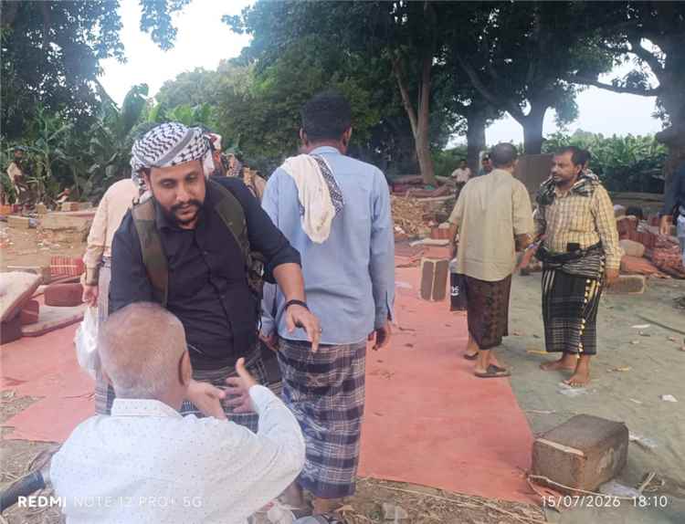 العميد طلال الكلدي يقدم واجب العزاء لأسرة الشهيد شيخ الرهوي الكلدي
