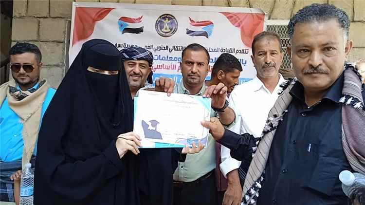 تكريم 67 طالبة متفوقة و22 معلمة متميزة في مجمع البنات بيافع سرار