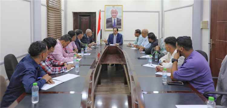 وزير الشباب والرياضة يناقش اوضاع نادي الروضة بعدن وسبل تفعيل انشطته