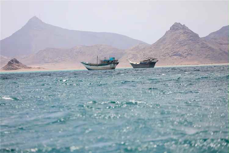 رويترز: إيران طلبت من الحوثيين إغلاق باب المندب إذا قصفت أمريكا شبكة الكهرباء