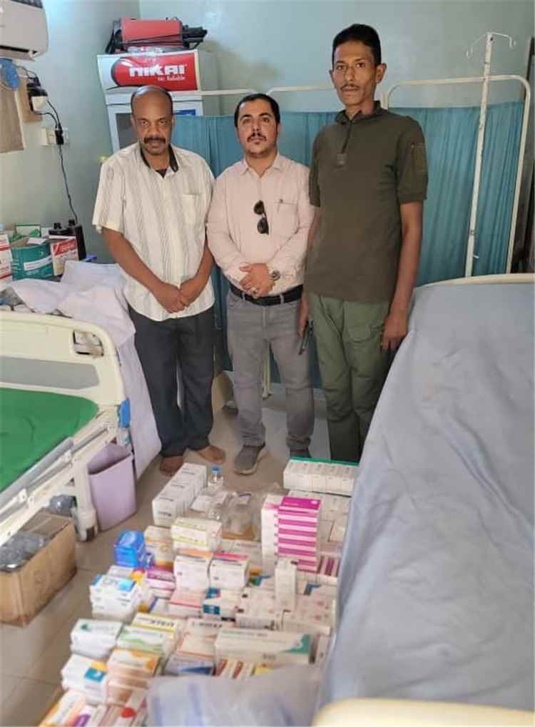 رئيس غرفة العمليات والطوارئ الصحية م/حضرموت يقدم ادوية اسعافية وطبية للإصلاحية المركزية بسيئون
