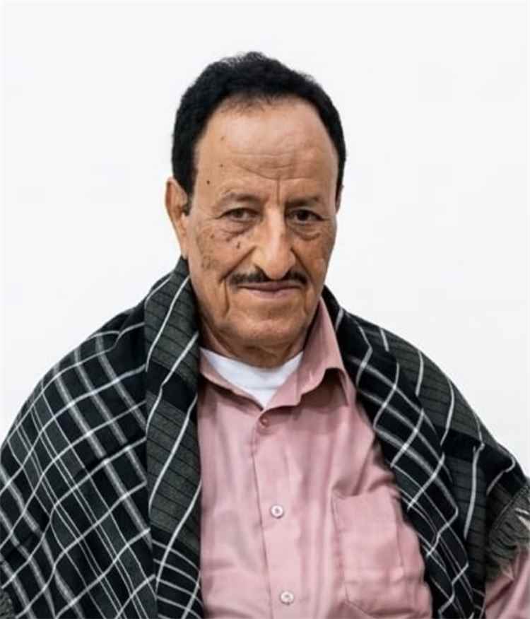 مستشار رئيس مجلس القيادة الرئاسي يعزّي في وفاة الفقيد قاسم بن قاسم البرمكي
