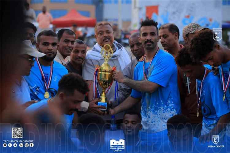 تضامن حضرموت يؤكد سطوته على كرة اليد الشاطئية ويتوج بطلاً لبطولة البلدة