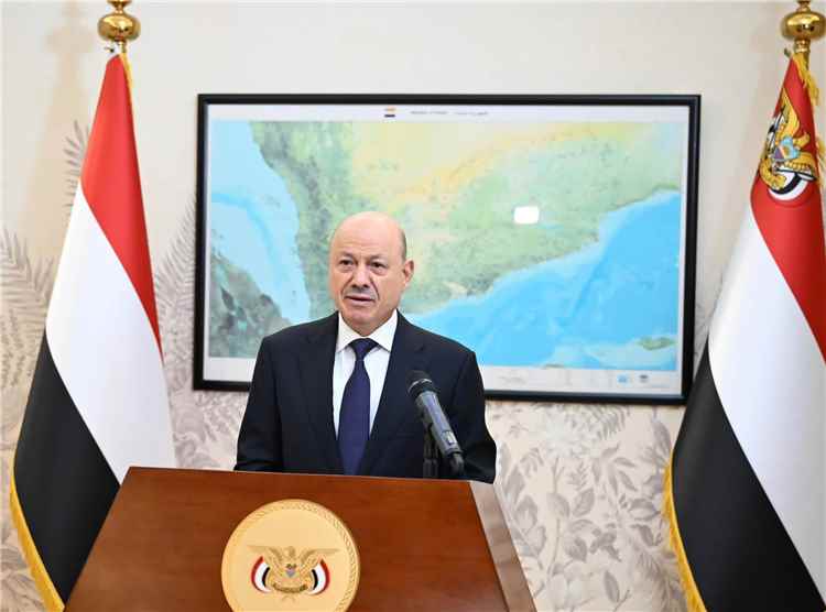 رئيس مجلس القيادة يدعو إلى التحام وطني شامل بمعركة استعادة مؤسسات الدولة وإنهاء الانقلاب