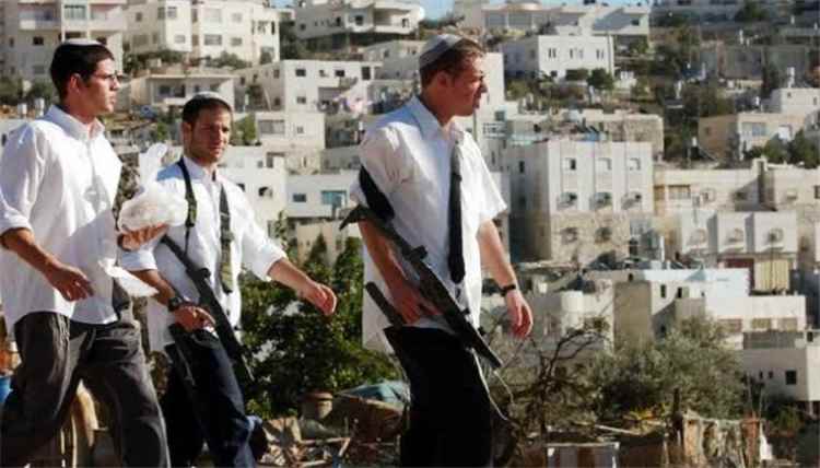 مواجهات في رام الله بعد هجوم مستوطنين أسفر عن استشهاد فلسطينيين