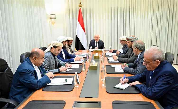مشائخ وأعيان ووجهاء تعز يعلنون تأييدهم ودعمهم لمعركة استعادة مؤسسات الدولة وانهاء الانقلاب