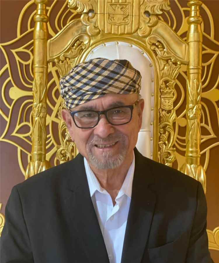 كؤوس النصر بالكفين.. قصيدة