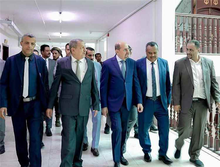 رئيس مجلس القضاء الأعلى يستقبل رئيس مجلس الوزراء في المجمع القضائي بالعاصمة عدن