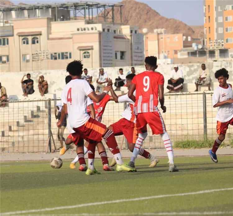 شعب حضرموت يواصل صدارته لدوري أندية الدرجة الأولى لكرة القدم بالفوز على العروبة .. وفحمان يتجاوز الهلال