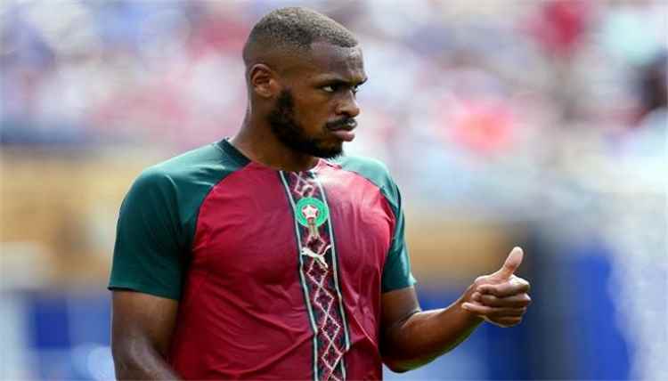 بعد تألقه مع المغرب في المونديال .. صفقة بـ10 ملايين يورو تنقل عيسى ديوب إلى إنجلترا