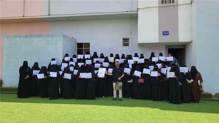 مدرسة رواد المعرفة تقيم دورة تدريبية متخصصة في المهارات اللغوية