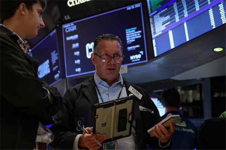 تراجع ستاندرد اند بورز وناسداك مع ترقب المستثمرين نتائج شركتي تكنولوجيا