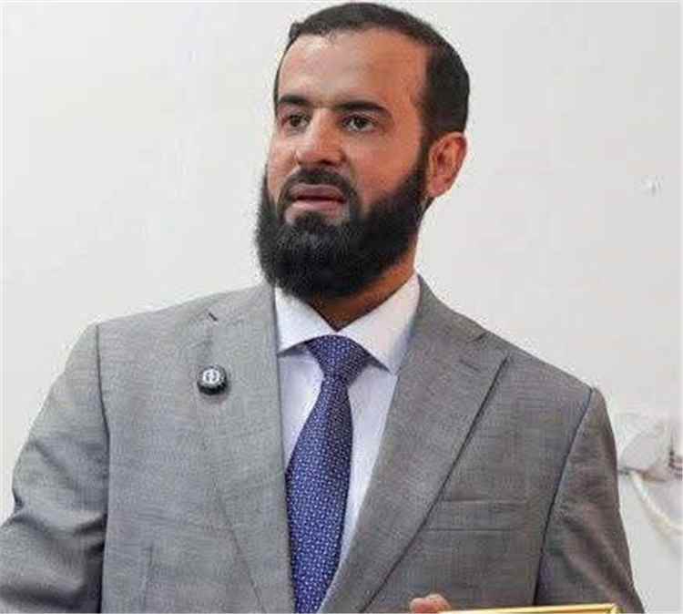 المقدم صامد المحرمي يهنئ اللواء الدكتور مختار الرباش بمناسبة تعيينه قائداً لمحور أبين وترقيته إلى رتبة لواء