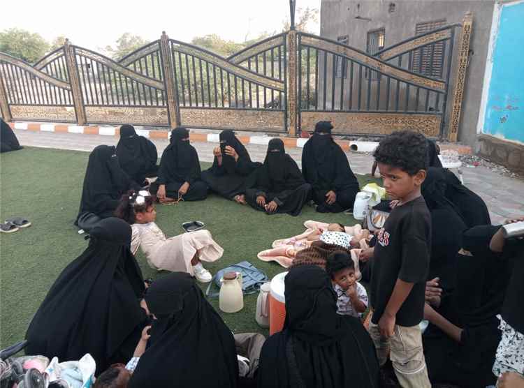 أبين (بلا مخدرات) .. مؤسسة العلا تقيم محاضرة توعوية عن مخاطر المخدرات بساحة الشهداء