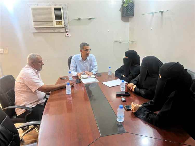 مدير عام الشؤون الاجتماعية والعمل يلتقي فريق القيادات النسائية للمسار الثاني في عملية بناء السلام