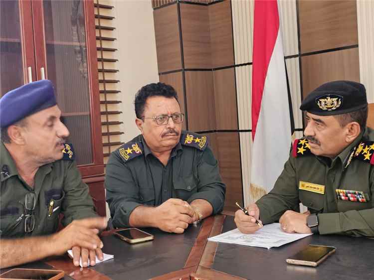 النسي يشدد على اليقظة الأمنية ويبحث تحسين خدمات الأحوال المدنية في ميفعة